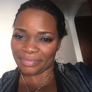 Meet your Posher, Ebony